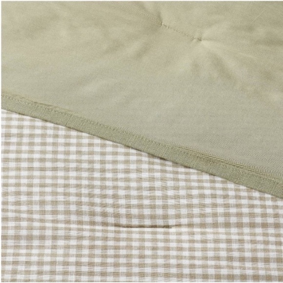 NWT King Mini Gingham Comforter and Sham Set Moss
Green - Threshold - Picture 5 of 7